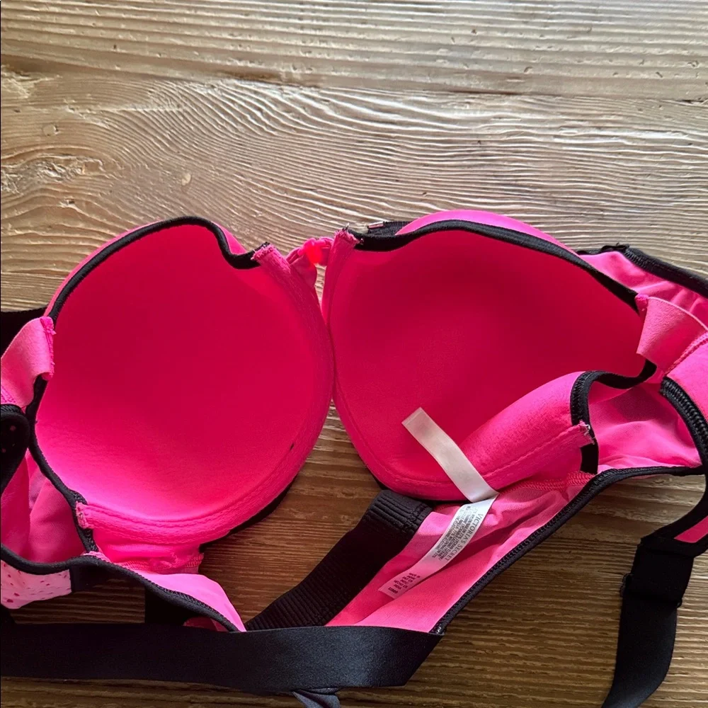 Victoria Secret VSX Black and Pink Perforated knockout Sports Bra